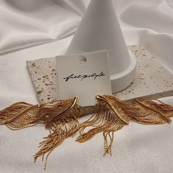 Nwt FREE PEOPLE cascading fringe gold plated earrings - Picture 10 of 12